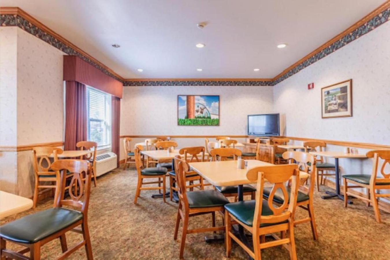 Lancaster Inn & Suites Manheim Exterior photo