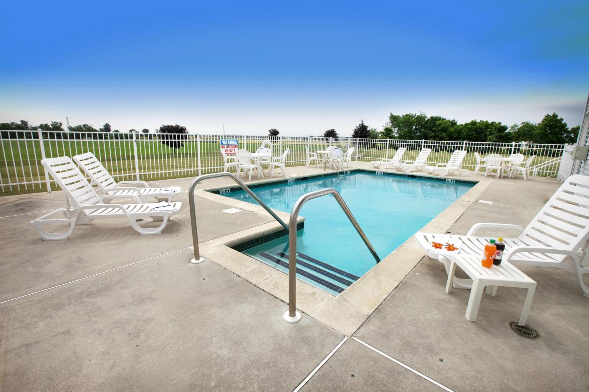 Lancaster Inn & Suites Manheim Exterior photo