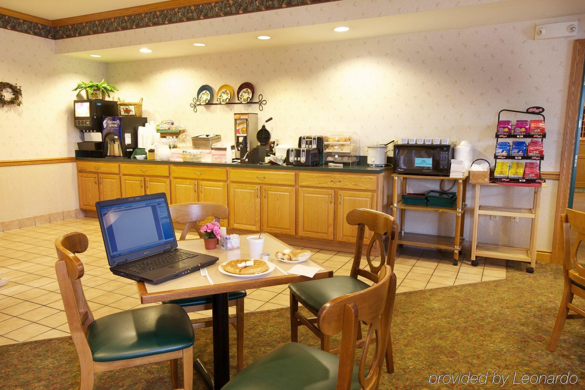 Lancaster Inn & Suites Manheim Exterior photo