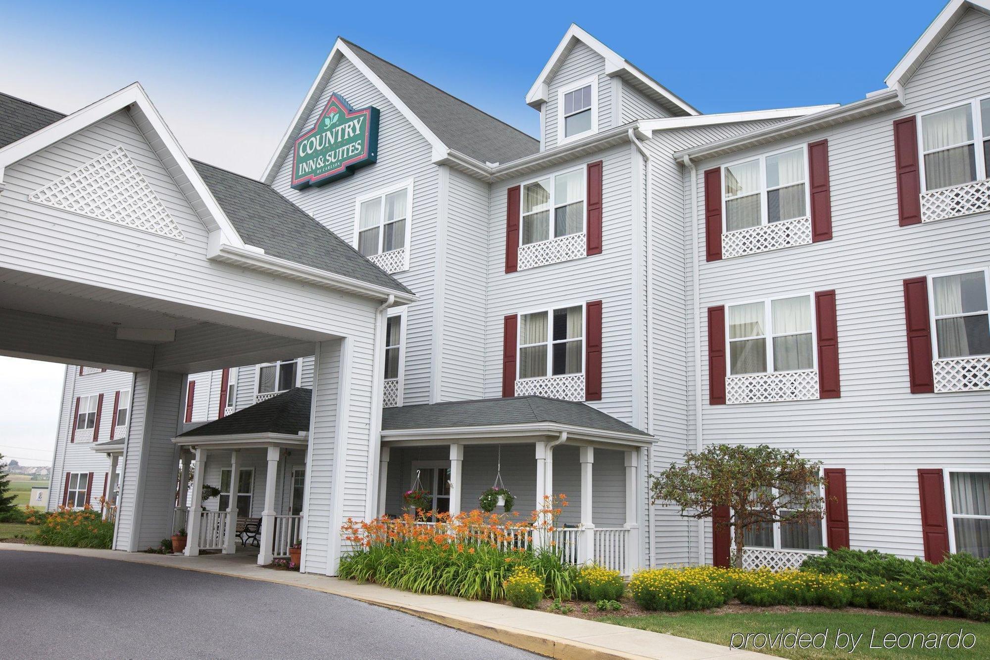 Lancaster Inn & Suites Manheim Exterior photo