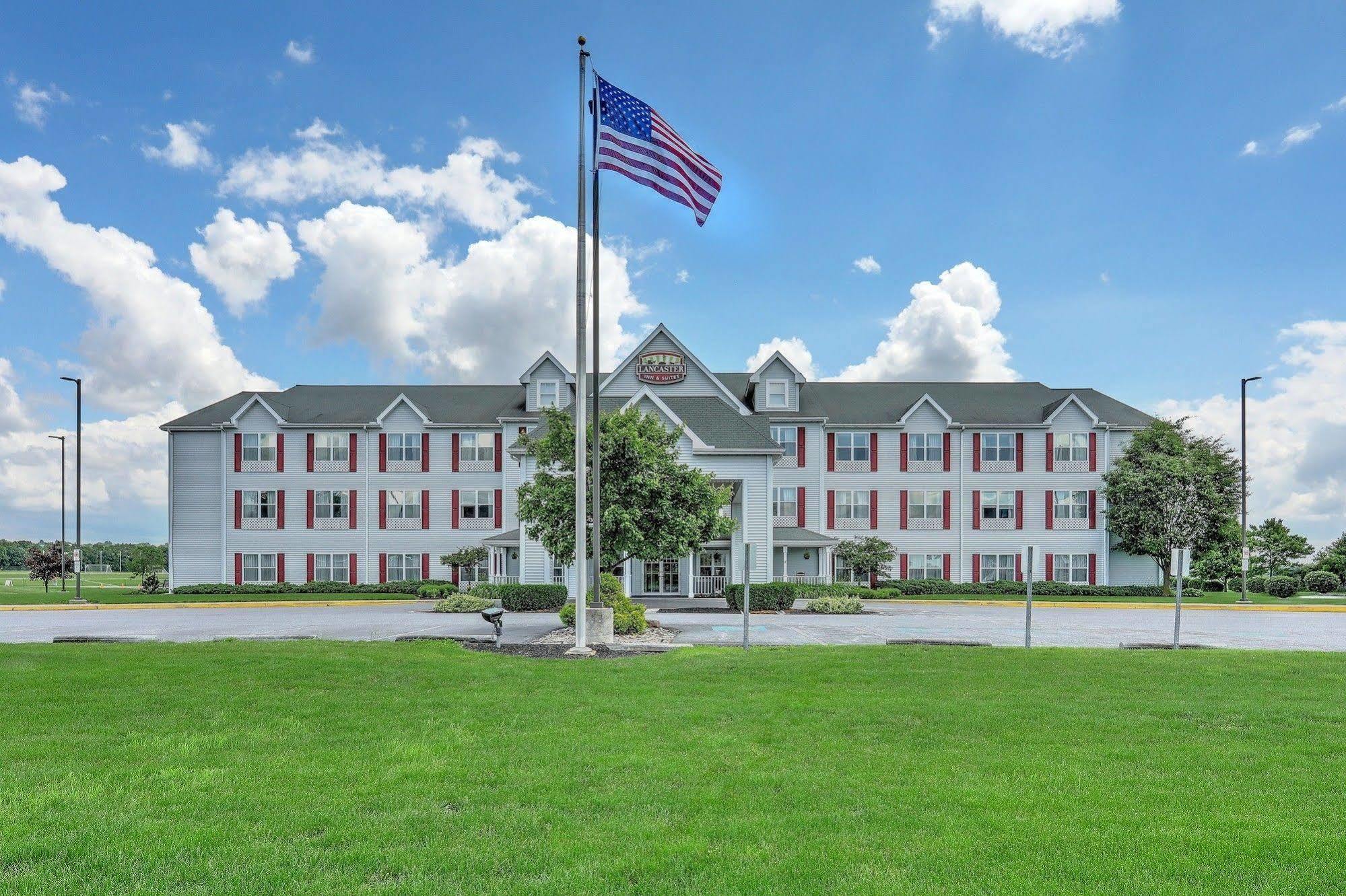 Lancaster Inn & Suites Manheim Exterior photo