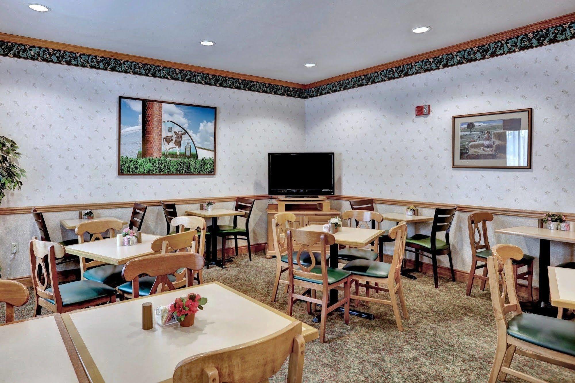 Lancaster Inn & Suites Manheim Exterior photo