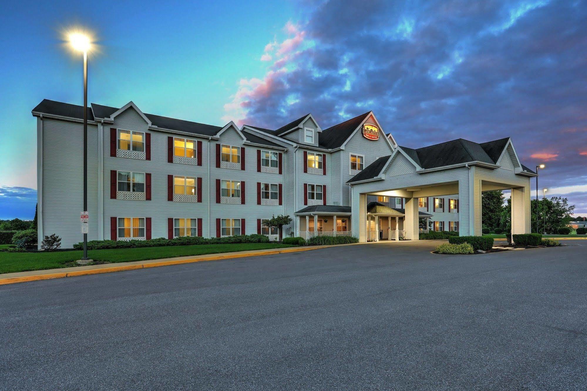Lancaster Inn & Suites Manheim Exterior photo