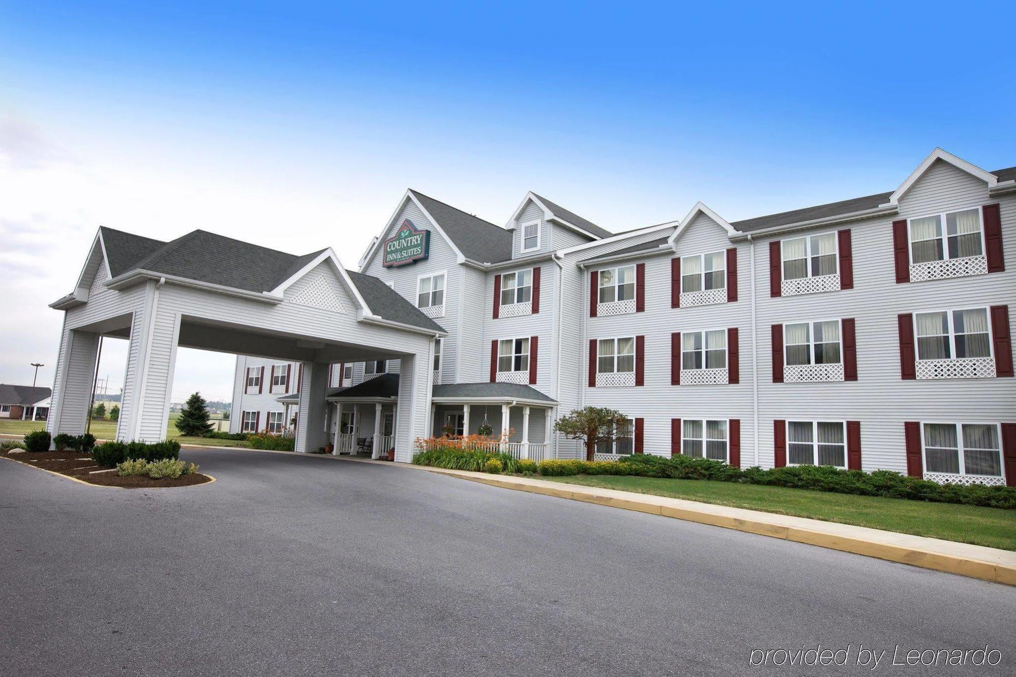 Lancaster Inn & Suites Manheim Exterior photo
